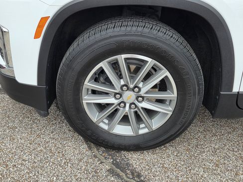 Used 2022 Chevrolet Traverse LT image 9