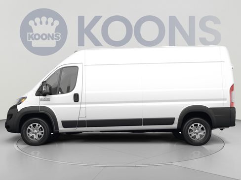 Used 2024 RAM ProMaster 2500 w/ Convenience Group FWD image 2