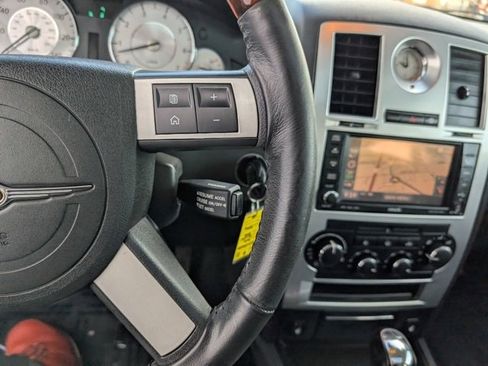 Used 2010 Chrysler 300 Limited image 12