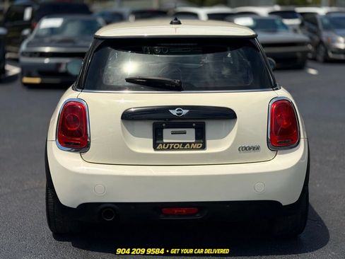 Used 2018 MINI Cooper 2-Door Hardtop FWD image 8