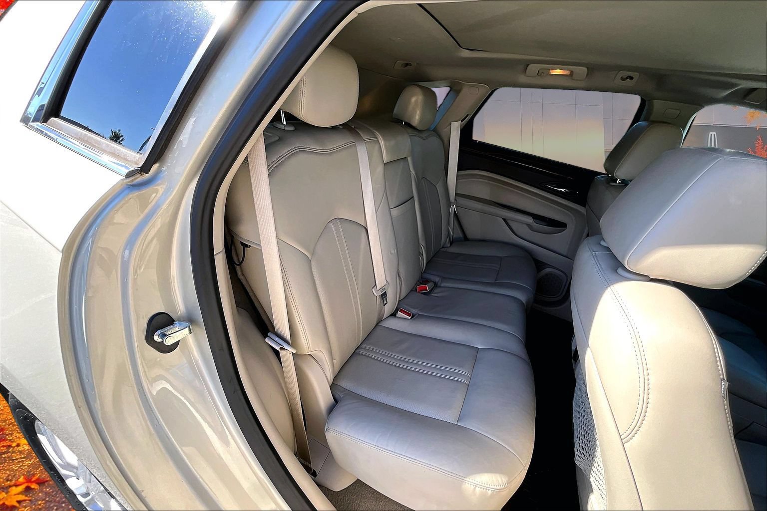 Used 2015 Cadillac SRX Luxury w/ Driver Awareness Package FWD image 24