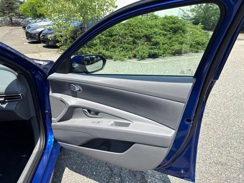 Used 2023 Hyundai Elantra SEL FWD image 31