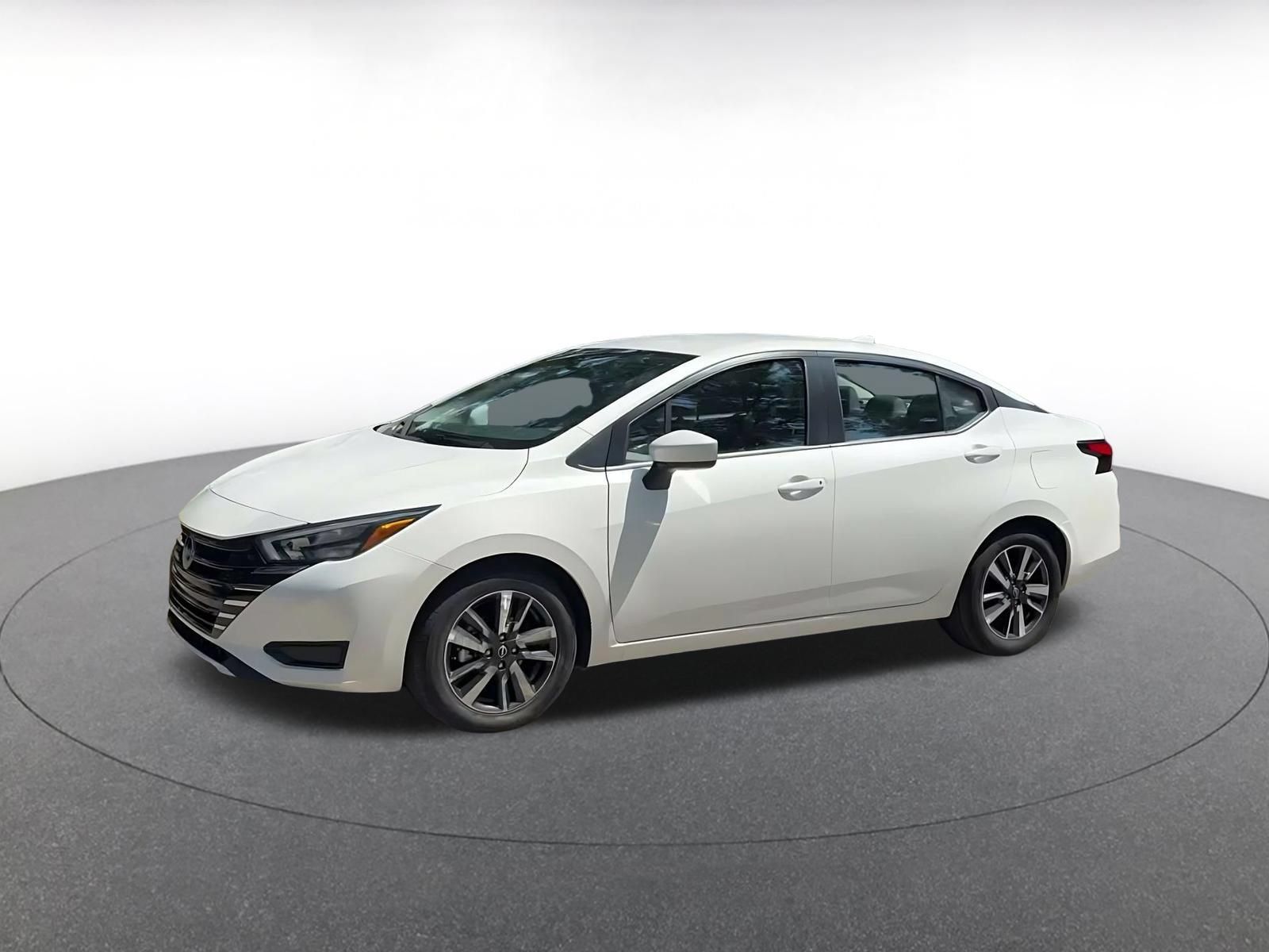 Used 2025 Nissan Versa SV FWD image 7