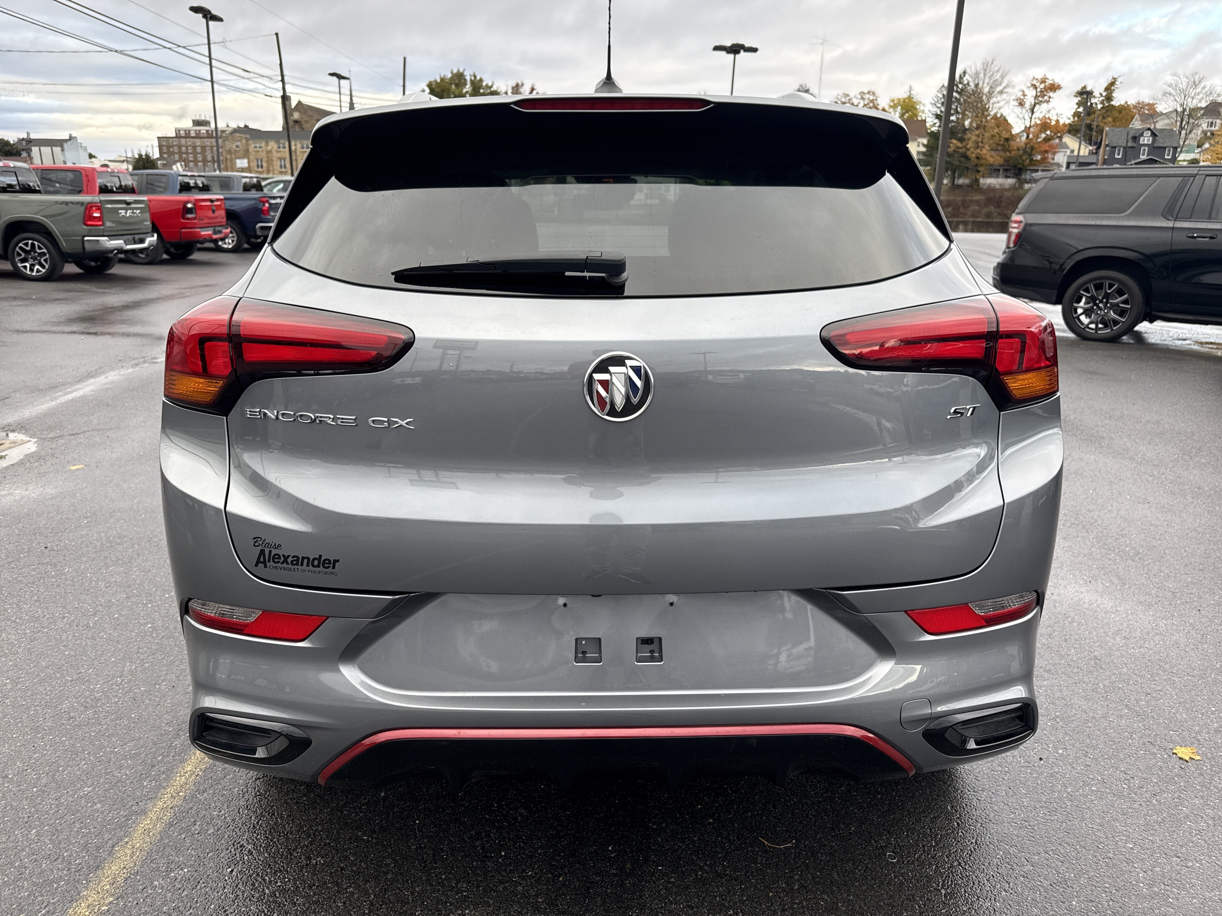 Used 2022 Buick Encore GX Select w/ Sport Touring Package FWD image 14
