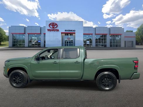 Used 2022 Nissan Frontier SV w/ Technology Package AWD/4WD image 3