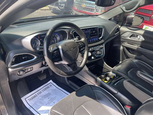 Used 2022 Chrysler Pacifica Limited w/ S Appearance Package FWD image 13