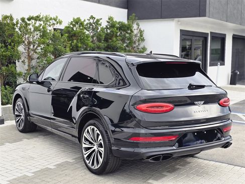 Used 2023 Bentley Bentayga Extended Wheelbase image 3