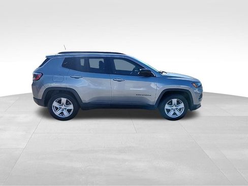 Certified 2022 Jeep Compass Latitude image 13