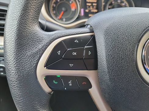 Used 2018 Jeep Cherokee Latitude FWD image 13