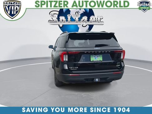 Used 2025 Ford Explorer Active AWD/4WD image 8