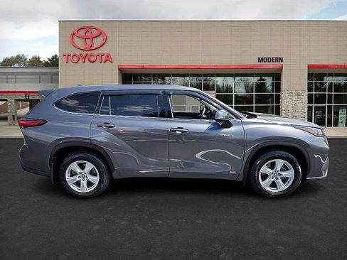 Used 2020 Toyota Highlander LE image 4