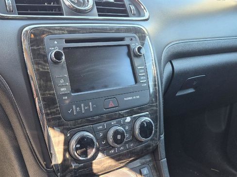 Used 2014 Buick Enclave Leather FWD image 10