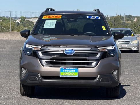 Used 2025 Subaru Forester Premium AWD/4WD image 8