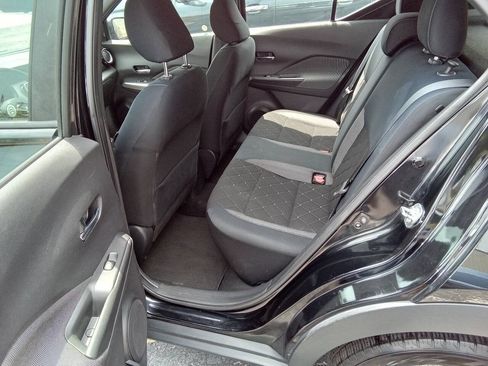 Used 2018 Nissan Kicks SV FWD image 13