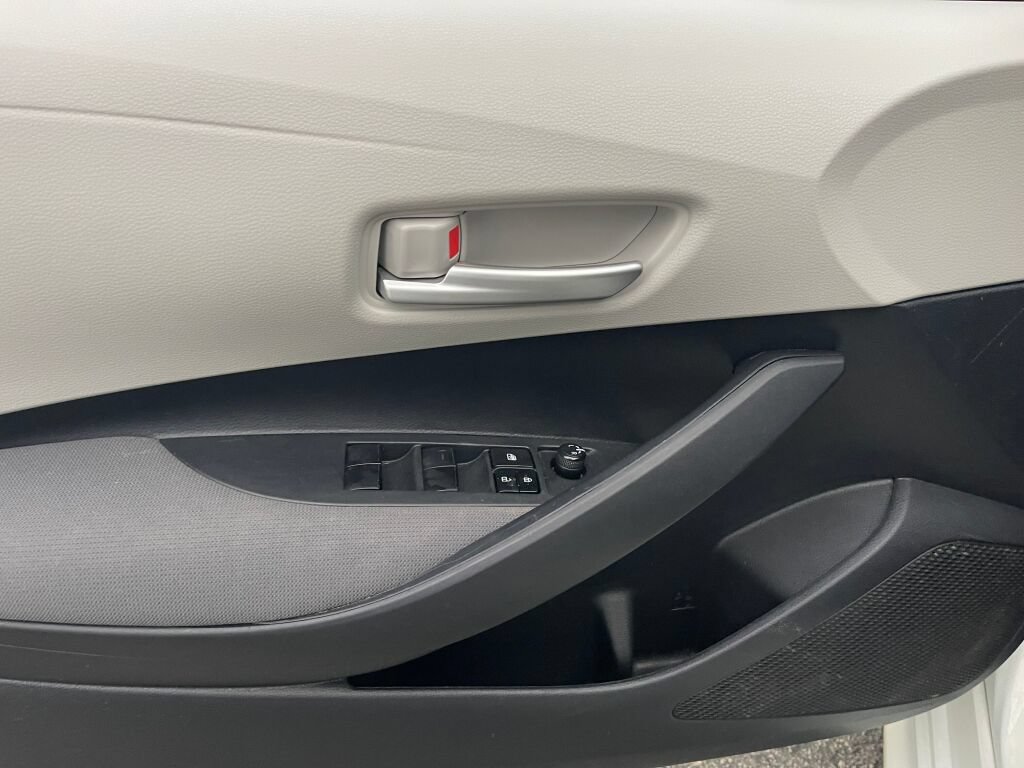 Used 2021 Toyota Corolla LE FWD image 7