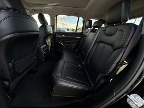 Used 2023 Jeep Grand Cherokee 4WD 4xe image 25