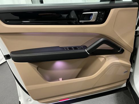 Certified 2022 Porsche Cayenne image 15