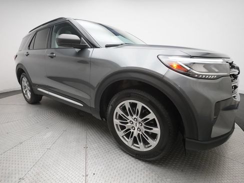 Used 2025 Ford Explorer Active w/ Active Comfort Package AWD/4WD image 38