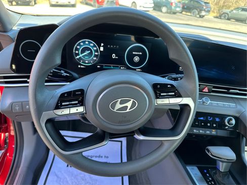 Used 2024 Hyundai Elantra SEL FWD image 18