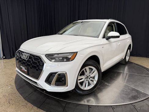 Used 2024 Audi Q5 2.0T Premium w/ Convenience Package AWD/4WD image 2