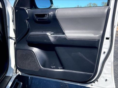 Used 2019 Toyota Tacoma SR w/ SR Convenience Package image 19