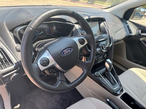 Used 2017 Ford Focus Electric Hatchback FWD image 19