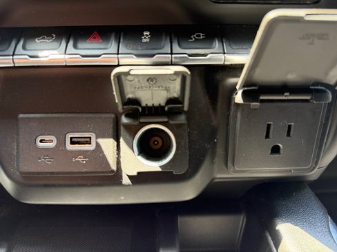 Used 2021 GMC Sierra 1500 AT4 w/ AT4 Premium Package AWD/4WD image 16