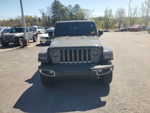 Used 2020 Jeep Gladiator Overland AWD/4WD image 3