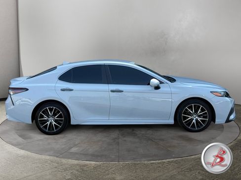 Used 2024 Toyota Camry SE FWD image 8