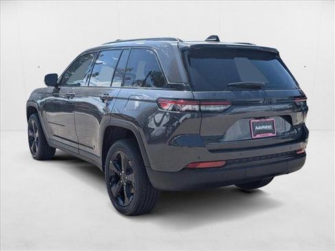 New 2025 Jeep Grand Cherokee Altitude image 8