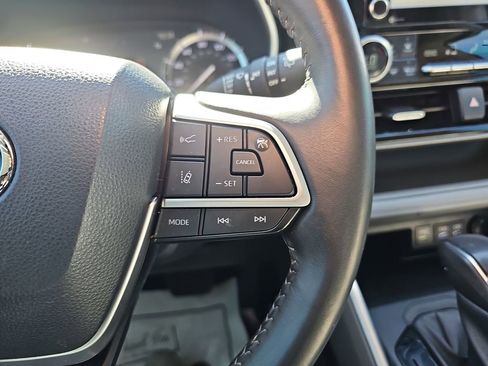 Used 2022 Toyota Highlander XLE image 23