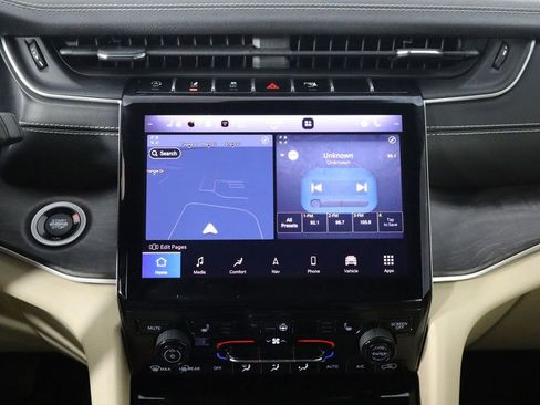 Used 2023 Jeep Grand Cherokee Limited w/ Trailer Tow Prep Group (B) image 28