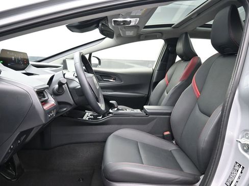 Used 2025 Toyota Prius Plug-In Hybrid image 10