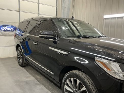 Used 2018 Lincoln Navigator Select image 4