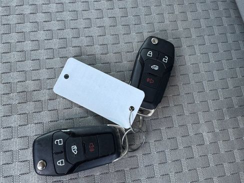 Used 2023 Ford Transit Connect XLT image 28