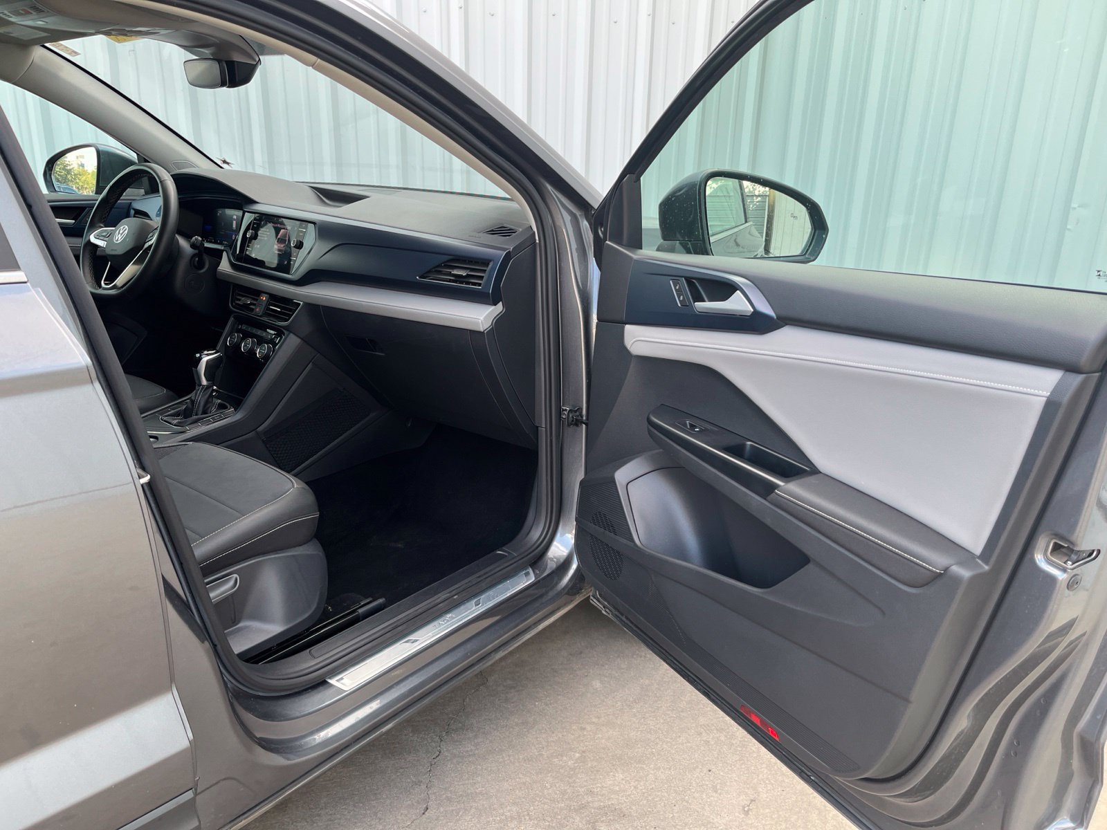 Used 2024 Volkswagen Taos SE FWD image 16