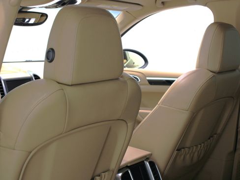 Used 2012 Porsche Cayenne image 38