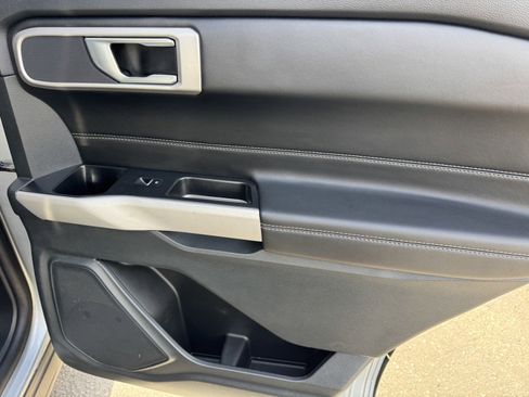Used 2024 Ford Explorer XLT image 12