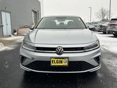 Certified 2025 Volkswagen Jetta SE image 2