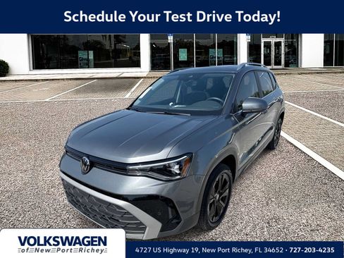 Certified 2025 Volkswagen Taos SE w/ Panoramic Sunroof Package FWD image 1