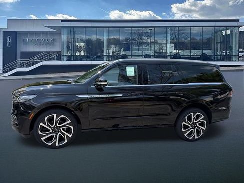 New 2027 Lincoln Navigator Reserve AWD/4WD image 4