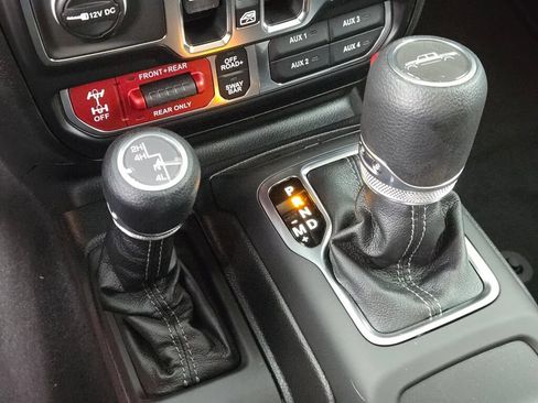New 2026 Jeep Gladiator Rubicon w/ Whitecap Package AWD/4WD image 25