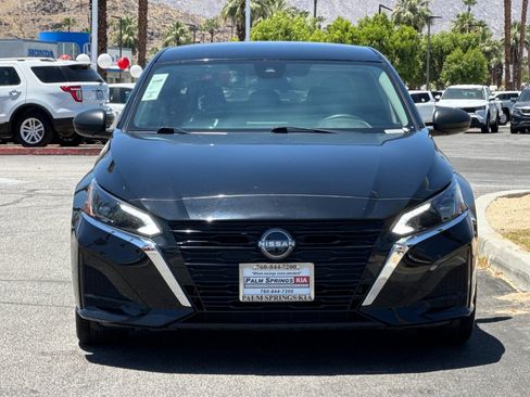 Used 2024 Nissan Altima 2.5 SV FWD image 8