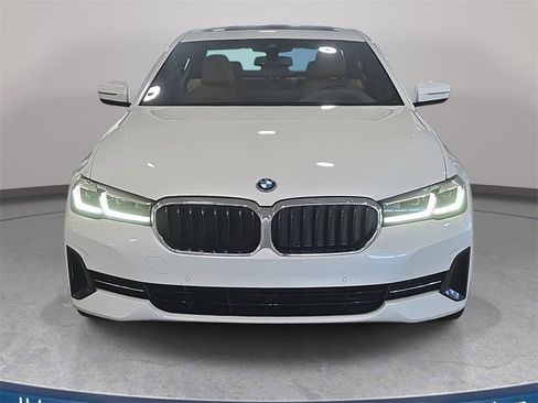 Used 2023 BMW 530e w/ Premium Package image 3