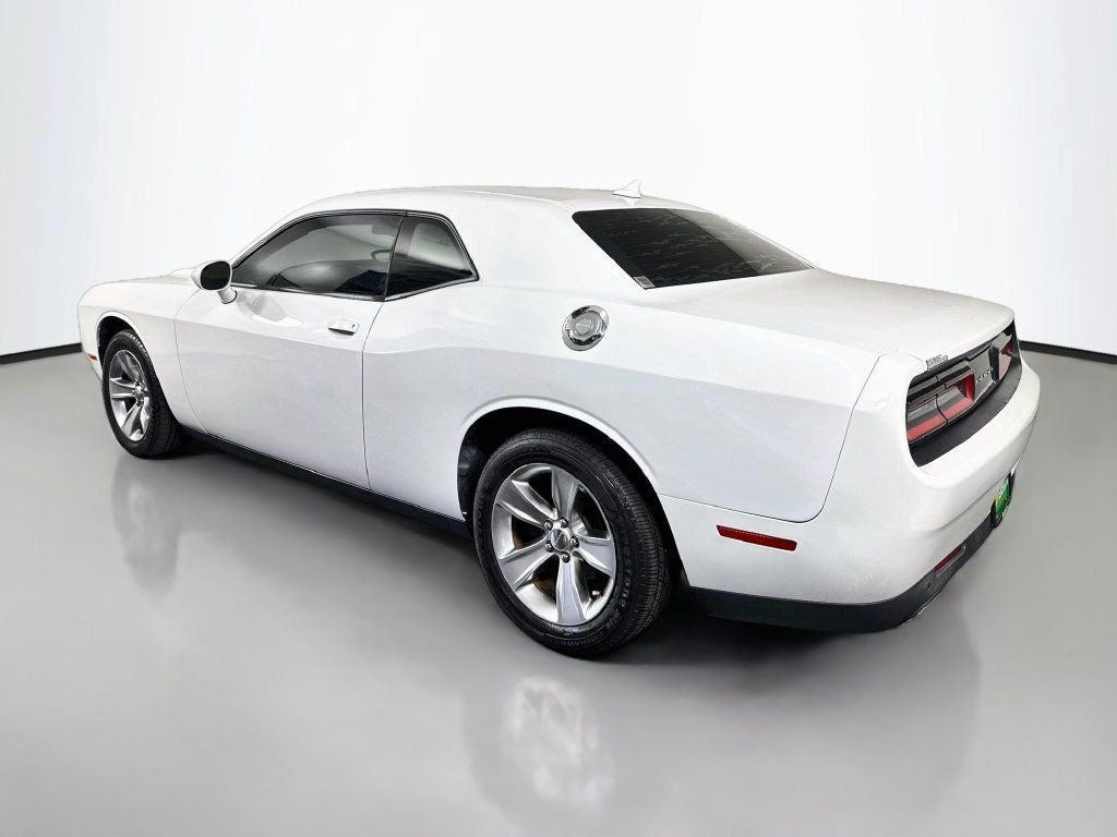 Used 2017 Dodge Challenger SXT w/ Driver Convenience Group RWD image 7