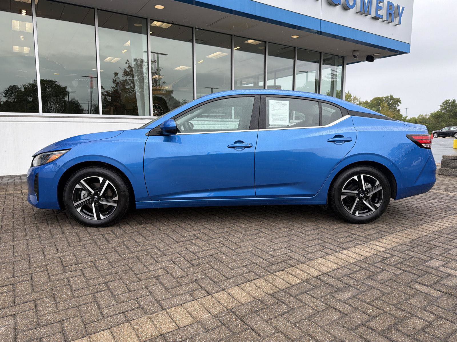 Used 2025 Nissan Sentra SV FWD image 2