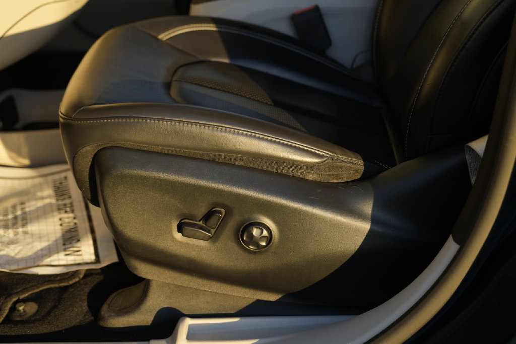 Used 2023 Chrysler Pacifica Touring-L FWD image 18