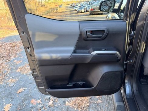 Used 2019 Toyota Tacoma 4x4 Double Cab image 16