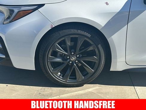 Used 2025 Toyota Corolla SE w/ SE Premium Package image 4