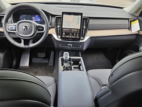 New 2025 Volvo XC90 T8 Plus w/ Protection Package Premier image 7